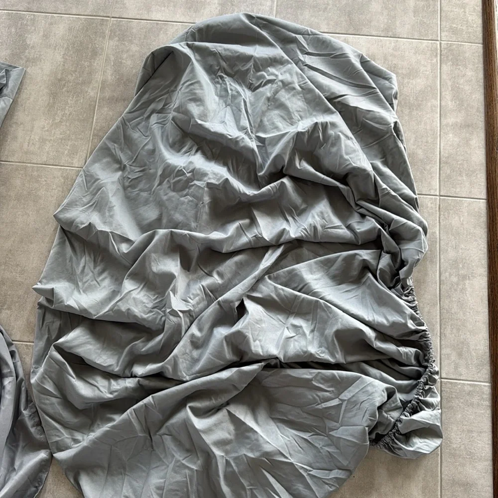 TWIN XL Soft Gray Bed Sheet Set - Excellent Condition